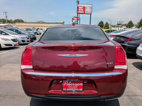 Used 2019 Chrysler 300 Touring L w/ Quick Order Package 22F image 7