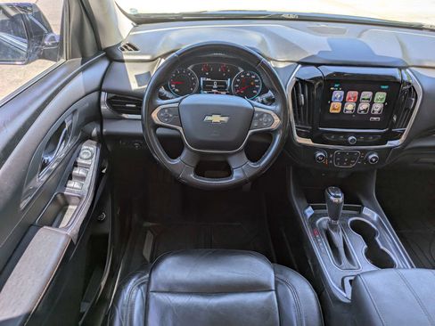 Used 2018 Chevrolet Traverse LT FWD image 3