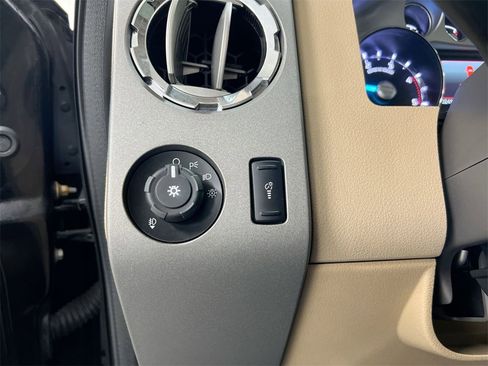 Used 2011 Ford F350 Lariat w/ Lariat Interior Pkg image 12