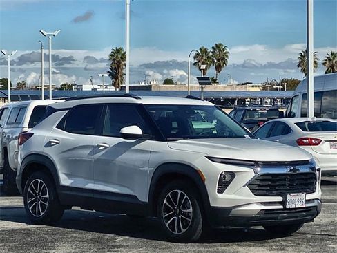 Certified 2025 Chevrolet TrailBlazer LT w/ Convenience Package image 3