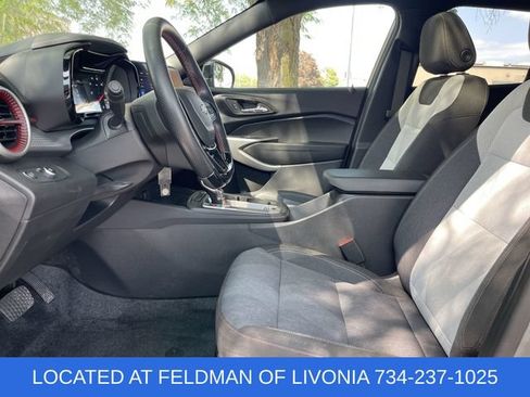 Certified 2024 Chevrolet Trax RS w/ Sunroof Package FWD image 18
