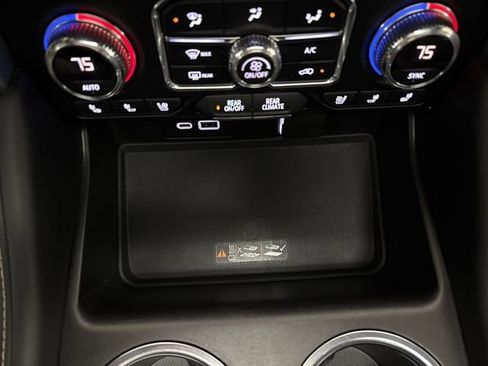 Used 2021 GMC Yukon XL SLT image 65