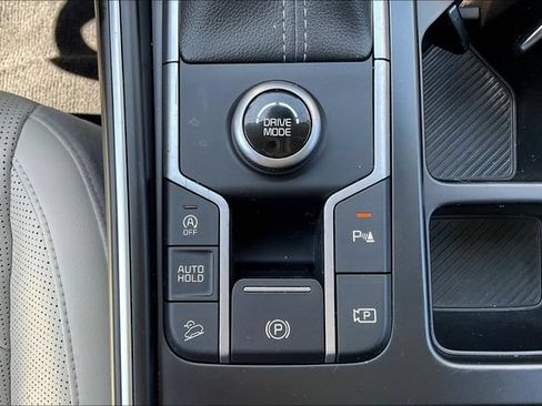 Used 2024 Kia Sorento S w/ Panoramic Sunroof Package FWD image 17