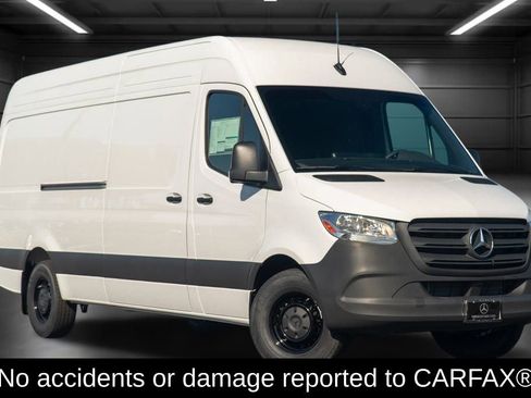 Used 2024 Mercedes-Benz Sprinter 2500 image 2