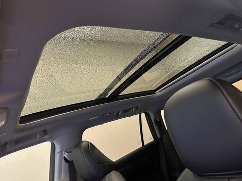 Certified 2025 Toyota Highlander Platinum image 21