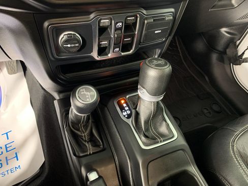 Used 2019 Jeep Wrangler Unlimited Sahara AWD/4WD image 24