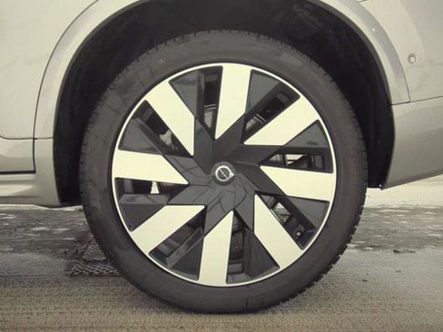 Certified 2024 Volvo XC90 T8 Ultimate image 9