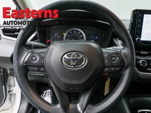 Used 2022 Toyota Corolla LE image 10