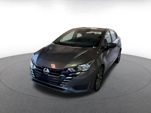 Used 2023 Nissan Versa SV image 6