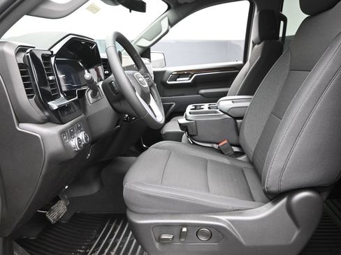 New 2025 GMC Sierra 1500 SLE w/ Preferred Package image 17
