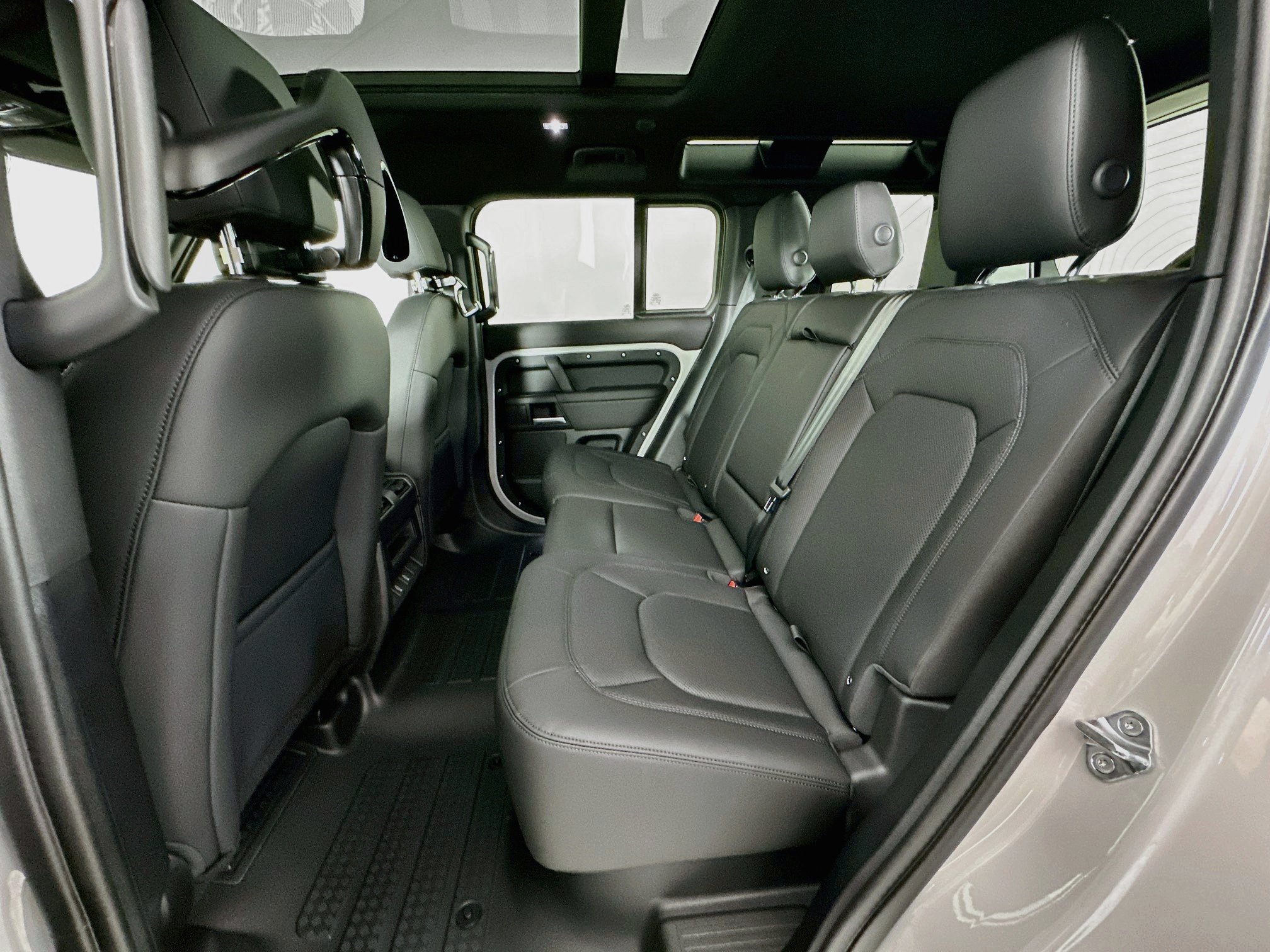 New 2026 Land Rover Defender 110 S AWD/4WD image 23