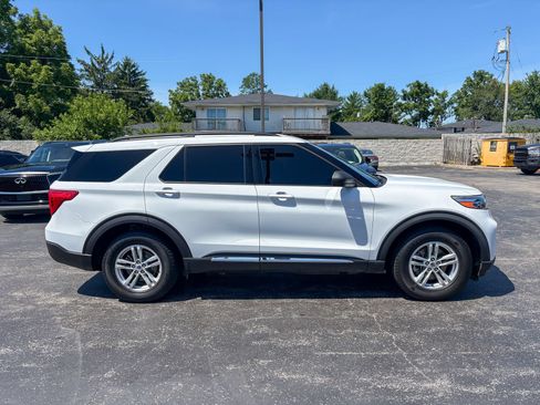 Used 2020 Ford Explorer XLT w/ Equipment Group 202A AWD/4WD image 9