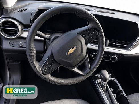 Used 2026 Chevrolet Trax LT FWD image 11