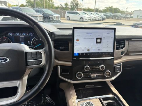 Used 2022 Ford Expedition Max Limited AWD/4WD image 26