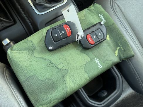 Used 2018 Jeep Wrangler Unlimited Sport S image 25