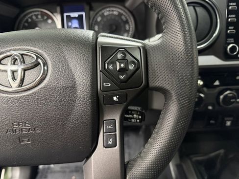 Used 2022 Toyota Tacoma TRD Off-Road image 15