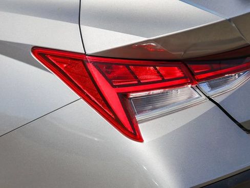 Certified 2025 Hyundai Elantra SEL FWD image 12