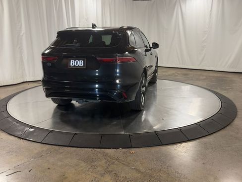 Used 2025 Jaguar F-PACE R-Dynamic S image 9