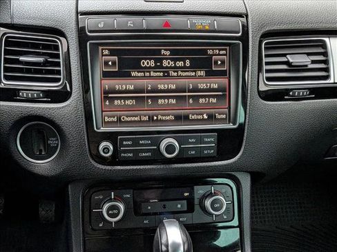 Used 2017 Volkswagen Touareg Sport image 14