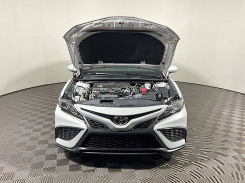 Used 2022 Toyota Camry SE FWD image 9
