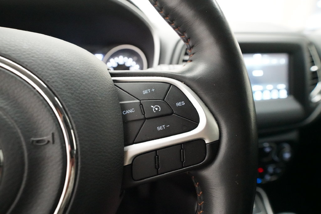 Used 2018 Jeep Compass Latitude w/ Popular Equipment Group AWD/4WD image 18