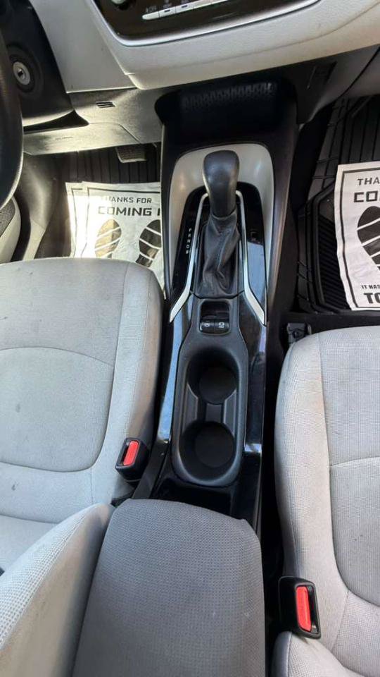 Used 2022 Toyota Corolla LE FWD image 2