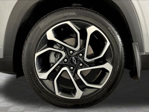 Used 2025 Chevrolet Trax RS w/ Sunroof Package FWD image 33