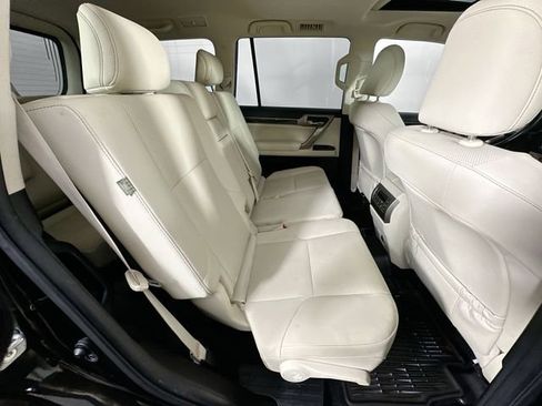 Used 2020 Lexus GX 460 Premium w/ Premium Package image 30