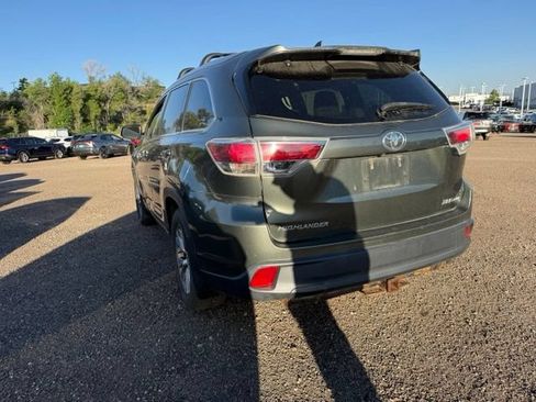 Used 2015 Toyota Highlander XLE AWD/4WD image 3