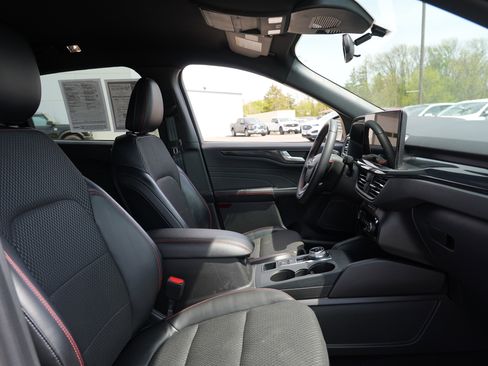 Used 2024 Ford Escape ST-Line w/ Tech Pack #1 FWD image 32