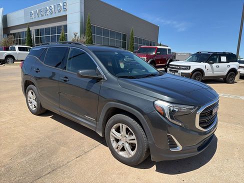 Used 2018 GMC Terrain SLE w/ Driver Convenience Package image 1