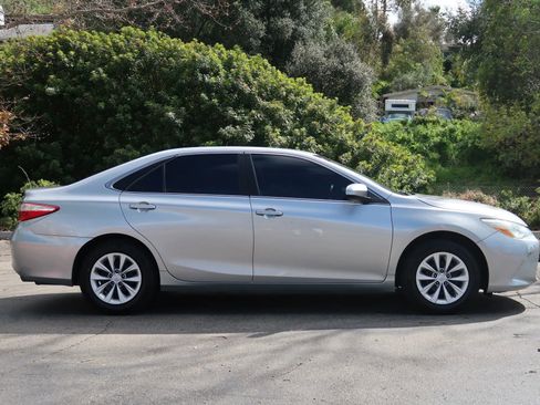 Used 2016 Toyota Camry LE FWD image 7