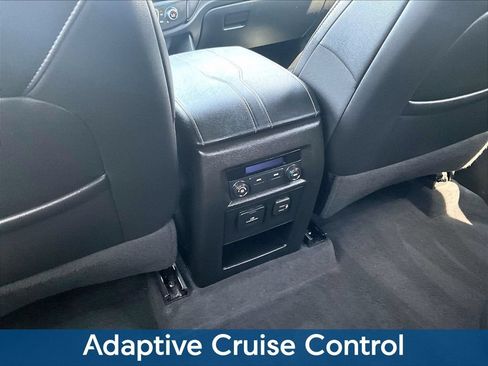 Used 2023 Chevrolet Traverse LT w/ LT Premium Package AWD/4WD image 13