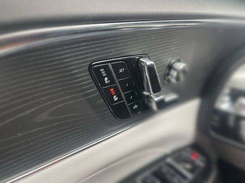 Certified 2024 Cadillac Lyriq Luxury AWD/4WD image 30