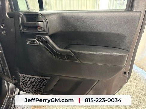 Used 2017 Jeep Wrangler Unlimited Sahara AWD/4WD image 20