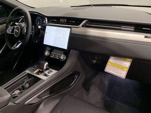 Certified 2025 Jaguar F-PACE R-Dynamic S AWD/4WD image 4