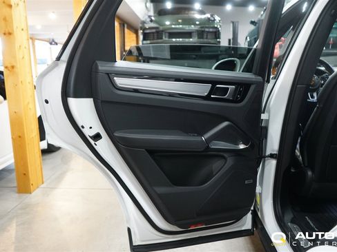 Used 2019 Porsche Cayenne Turbo image 29