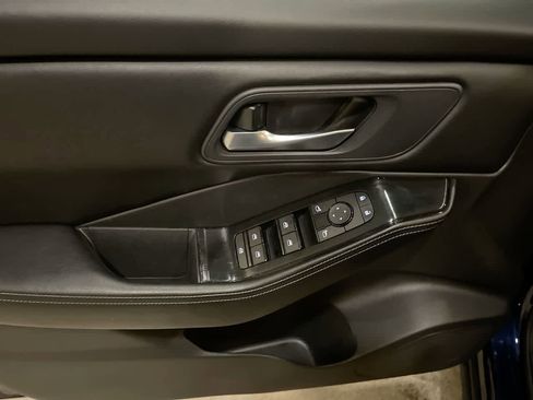 Used 2024 Nissan Rogue SV image 13