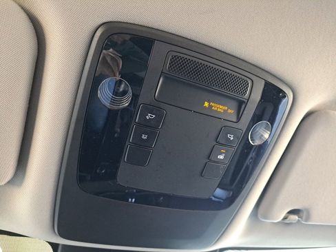 Used 2023 Kia Carnival LX image 35