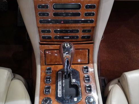 Used 2008 Bentley Azure image 23