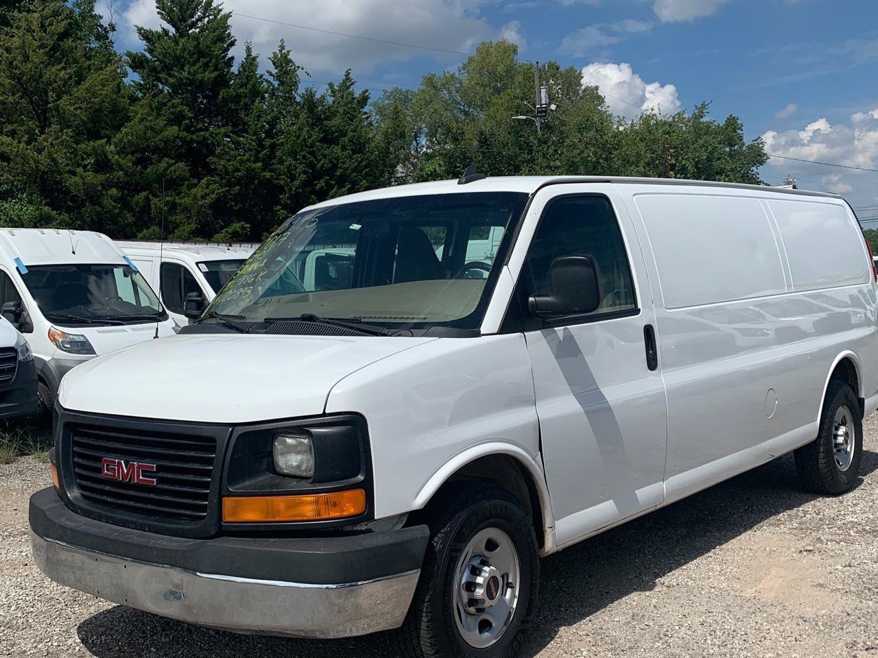 Used 2017 GMC Savana 2500 Extended RWD image 1