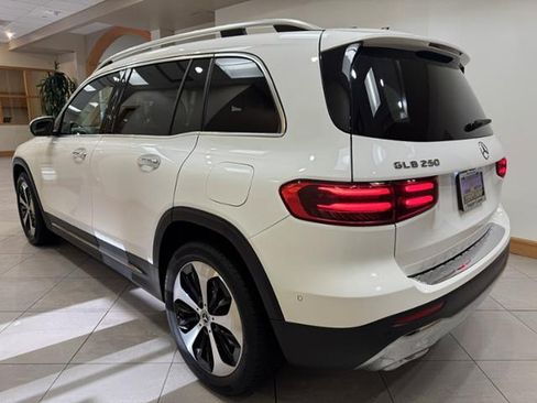 Used 2025 Mercedes-Benz GLB 250 image 3