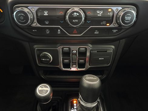 Used 2023 Jeep Gladiator Sport AWD/4WD image 23