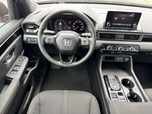 Used 2025 Honda Pilot Sport image 14