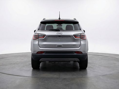 Used 2025 Jeep Compass Limited image 7