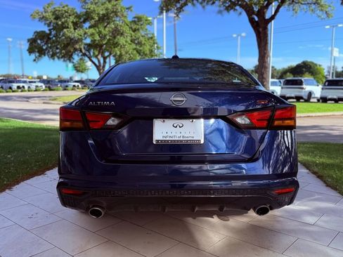 Used 2024 Nissan Altima 2.5 SR FWD image 7