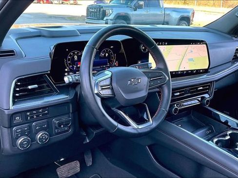 Used 2025 Chevrolet Suburban RST w/ RST Capability Package AWD/4WD image 17