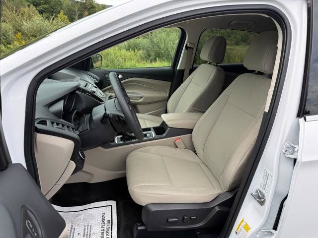 Used 2017 Ford Escape SE AWD/4WD image 10