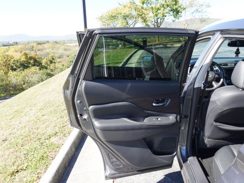 Used 2020 Nissan Murano Platinum w/ Cargo Package image 18