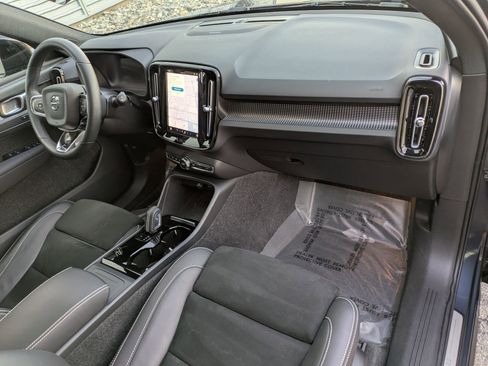 Used 2022 Volvo XC40 P8 Recharge Ultimate image 33